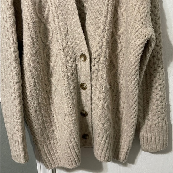 J. Crew Taupe Oversized Merino Wool Blend Cable Knit Cardigan Size Small - Picture 4 of 8